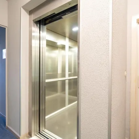 Cozy 2-room With Wifi & Sky Apartment *